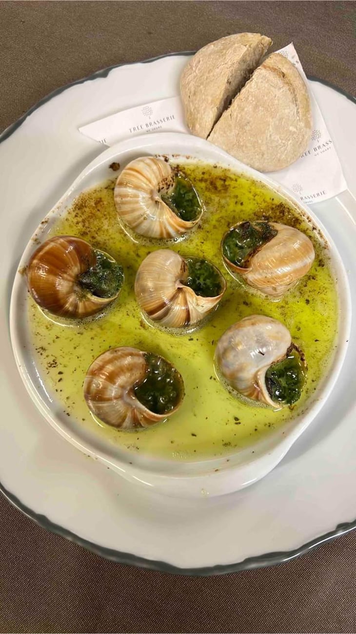 Escargots À La Bourguignonne - Tree Brasserie - 528430
