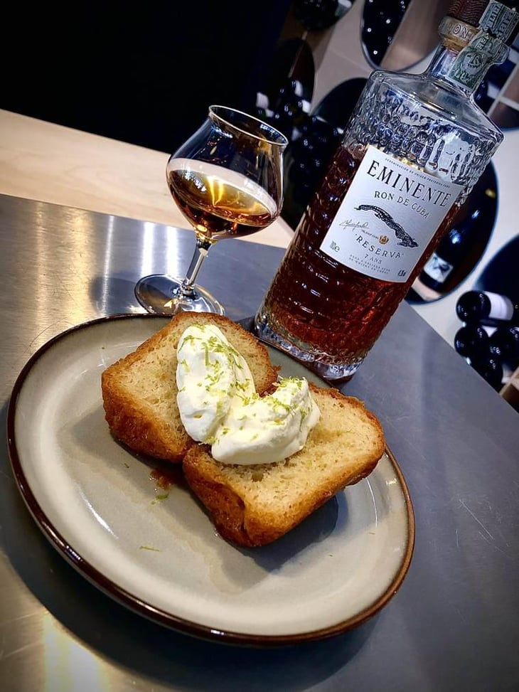 Fantastique Baba Au Rhum Parfumé Avec Sa Crème Légère Aux Zestes De Citron Vert. - Gare Aux Vins - 555753