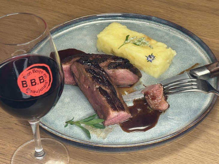 Filet De Canette Des Dombes Au Miel D'Avenas, Ecrasée De Pomme De Terre - La Maison des Beaujolais - 715592