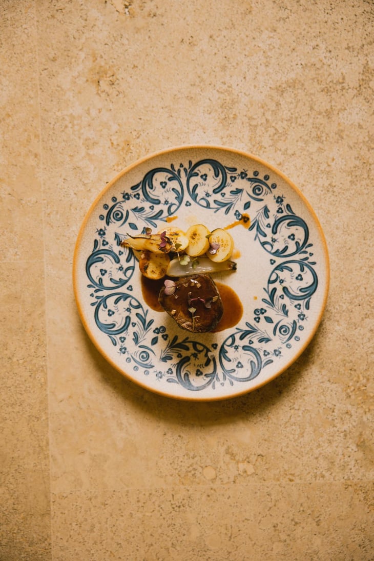 Filetto Di Manzo, Patate, Cipolla E Jus Di Manzo - Era Convivial Cave Restaurant - 778884