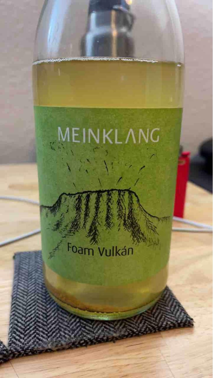 Foam Vulkán - Meinklang - Weingut Michlits - Angela & Werner Michlits 