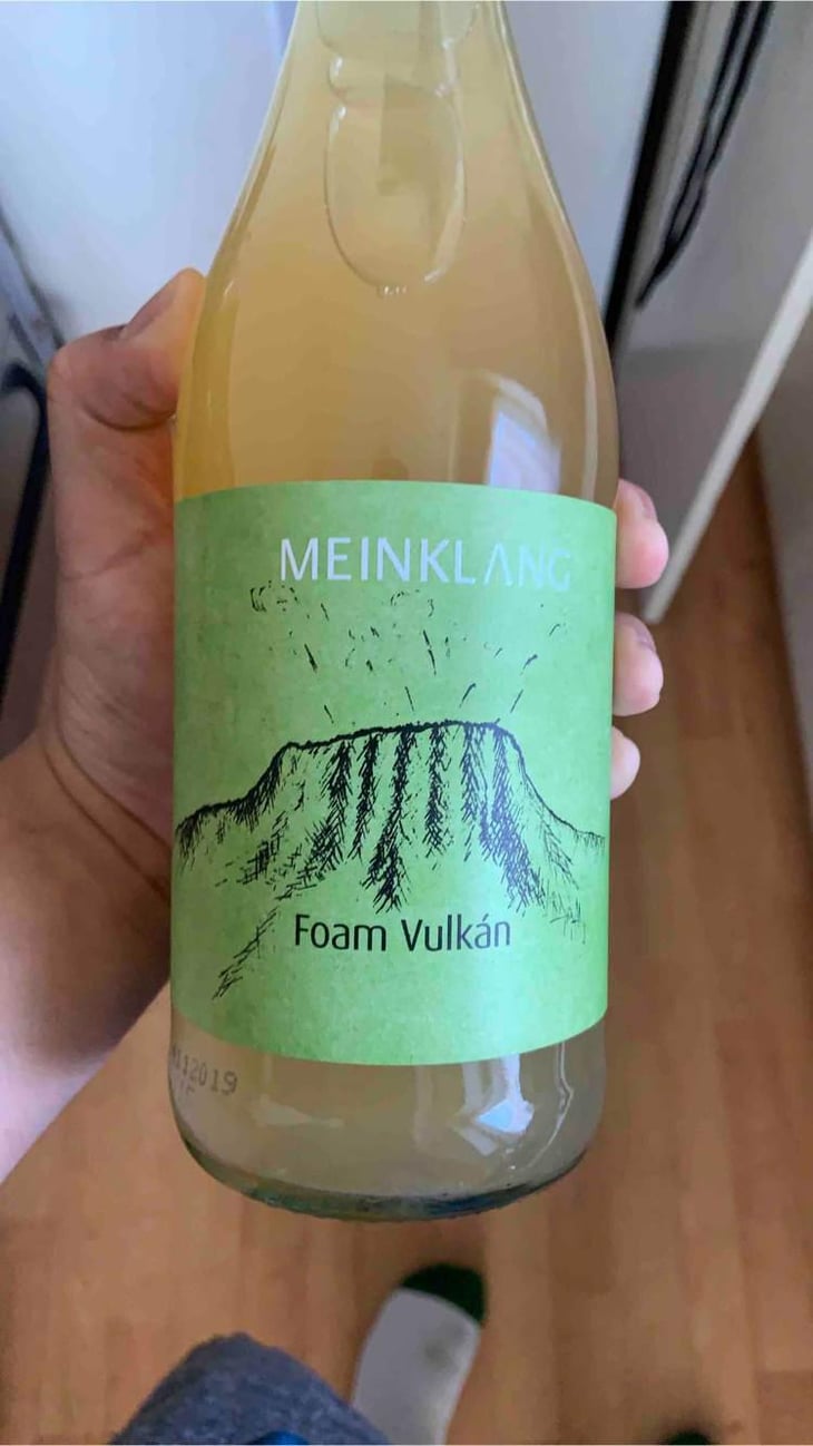 Foam Vulkán - Meinklang - Weingut Michlits - Angela & Werner Michlits 