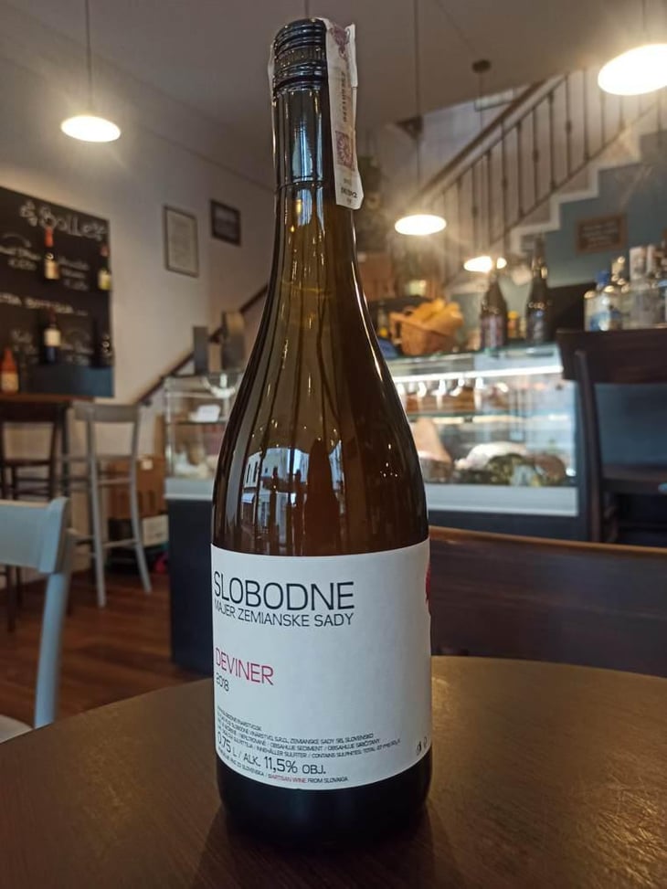 Slobodne - Slobodné Vinárstvo - Majer Zemianske Sady - Michal Kuropka, Agnes Lovecká, Katarína Kuropková 