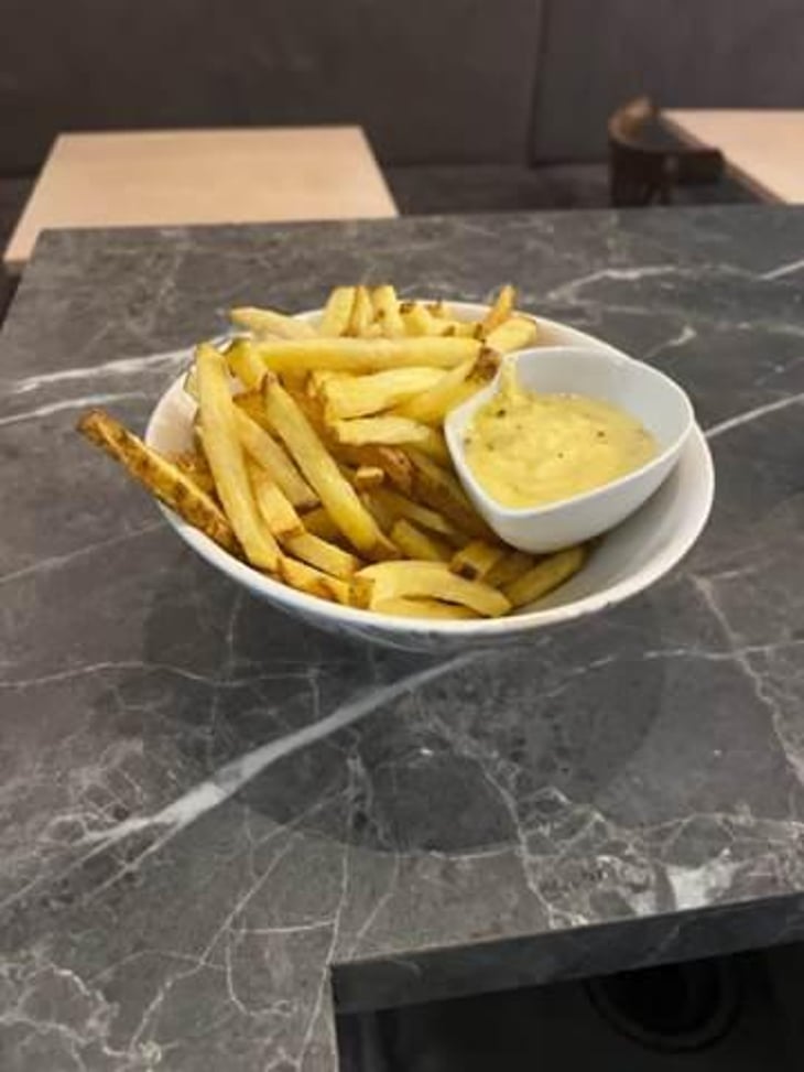 French Fries With Bearnaise Sauce - Cru - 547131