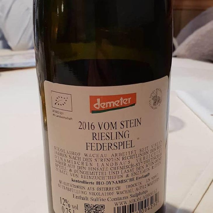 Vom Stein Riesling Federspiel - Weingut Nikolaihof Wachau - Familie Saahs 
