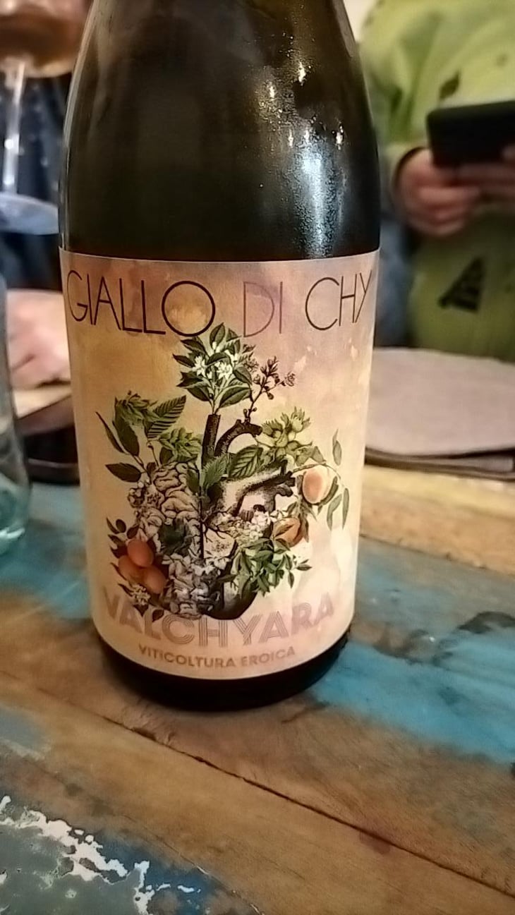 Giallo di Chy - Azienda Agricola Valchyara - Valentina & Constantin Hurjui 