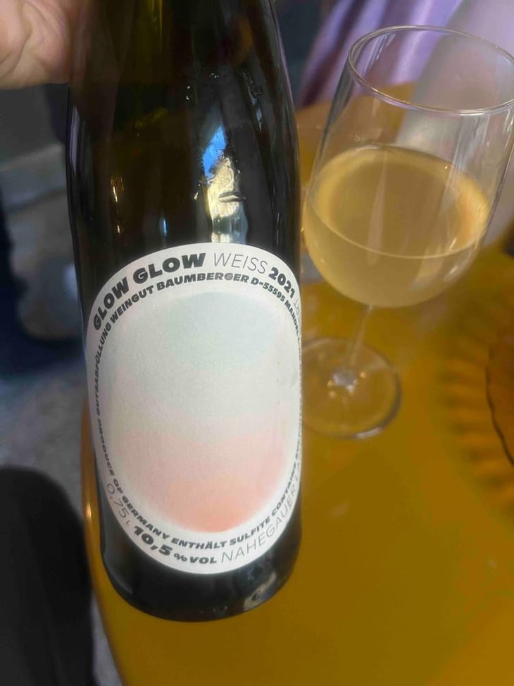 Weiss - GLOW GLOW - Weingut Baumberger - Pauline & Carl Baumberger 