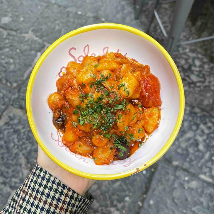 Gnocchi Con Puttanesca Di Baccalà - CU.QU. / cucinadiquartiere - 740211