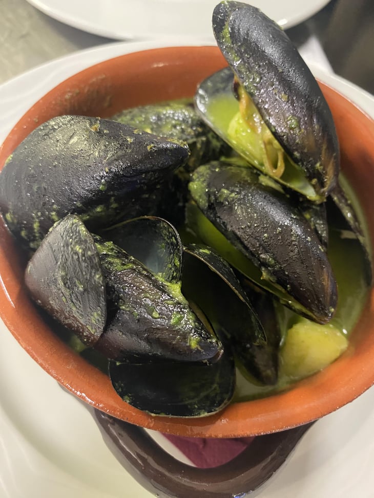 Guazzetto Di Cozze Con Patate E Basilico - La Forchetta Curiosa - 635890