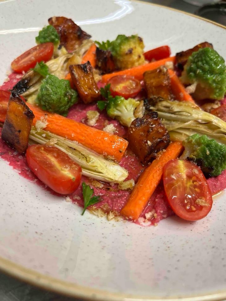 Hummus Di Barbabietola Con Cotto E Crudo Di Verdure - Parbleu cafè - 714026