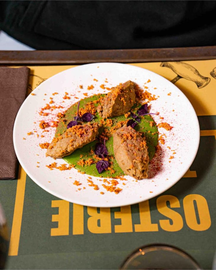 Hummus Di Lenticchie, Crema Di Broccolo, Muddica Al Finocchietto E Polvere Di Lamponi - OSTERIE TORINO - 730637