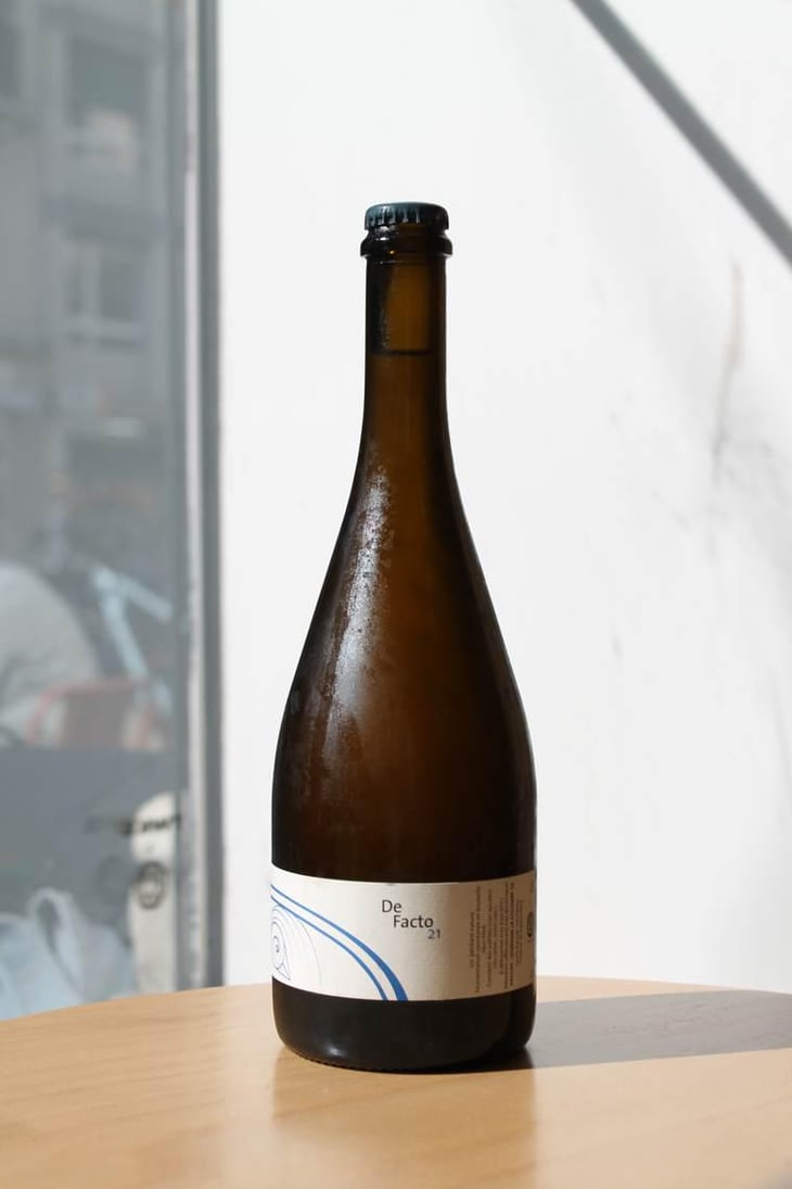 De Facto - Domaine La Colombe - Raymond, Violaine & Laura Paccot 