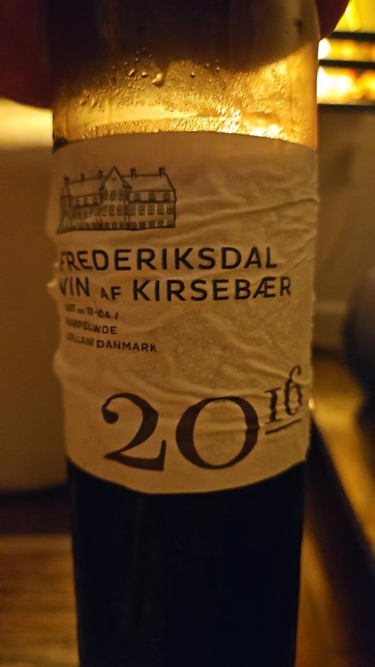 Kirsebærvin - Frederiksdal Kirsebærvin - Jan Friis-Mikkelse, Morten Brink-Iwersen, & Harald Krabbe 