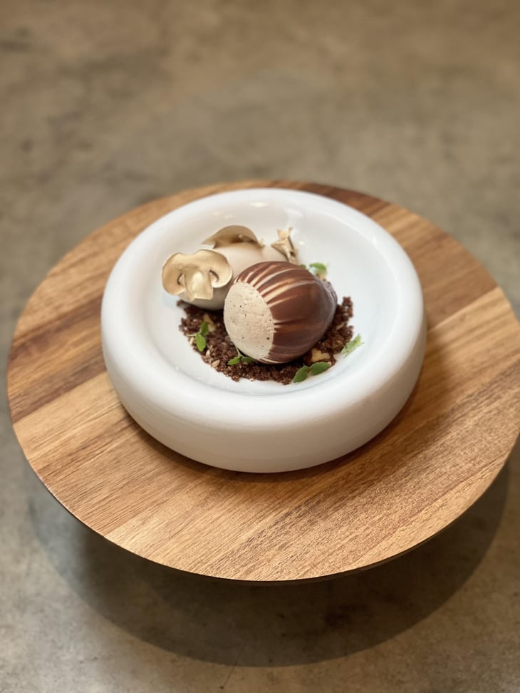 La Noisette Du Piemont, Coeur Praliné Et Sorbet De Paris - Le Cent33 - 599556