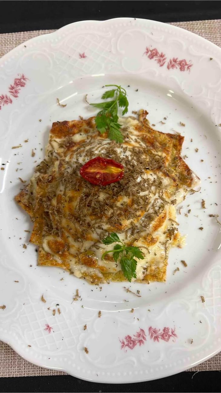 Lasagnetta Gratinata Con Finferli, Fonduta Di Formsggio E Tartufo Nero - Tree Brasserie - 531375