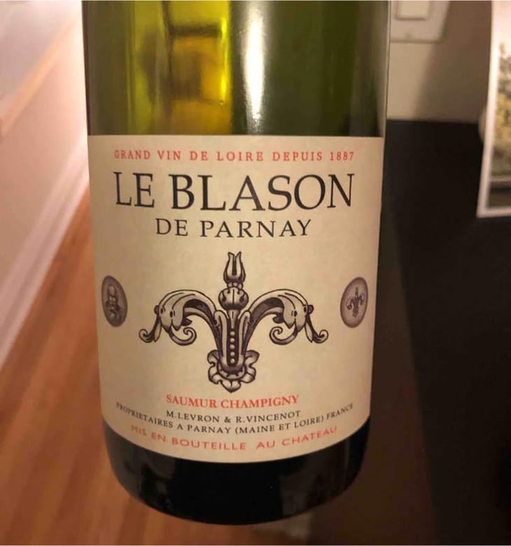 Le blason saymur Champigny - Grand vin de Loire - Chateau De Parnay 