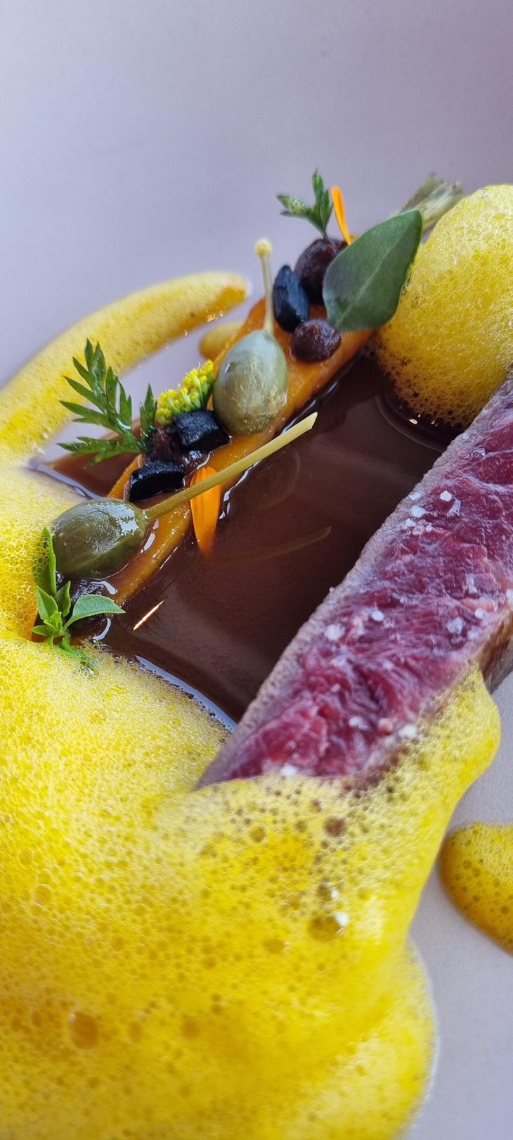 Le Bœuf Jersiais Maturé, Carotte Rôtie,  Ail Noir Et Câpres, Jus De Boeuf - Ar Men Du - 802146