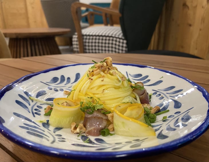 Le Chèvre Frais De La Ferme D’En Haut - Noix, Curry, Vin Jaune - Hotel restaurant la chartreuse - 804295