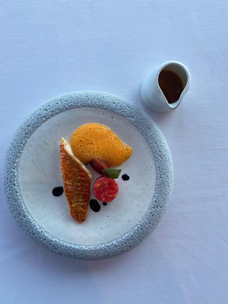Le Rouget Barbet De Nos Côtes, Tomate Crue Et Cuite, Jus Lié Au Foie De Rouget - Ar Men Du - 802145