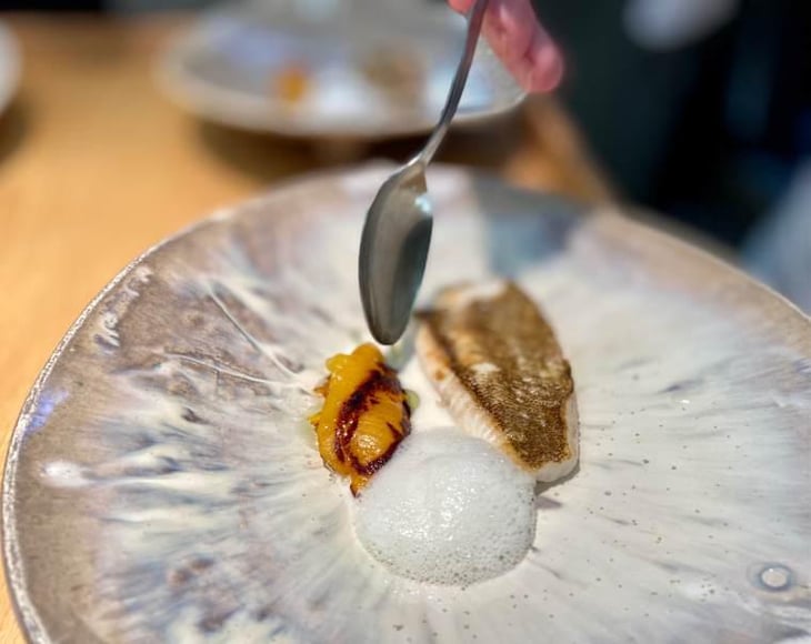 Lenguado Con Melocotón Y Salsa De Jerez Con Lavanda - Restaurante Riff - 512139
