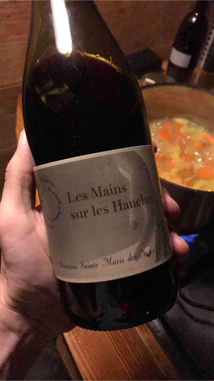 Les Mains Sur Les Hanches - Sainte Marie des Crozes - Bernard & Christelle Alias 