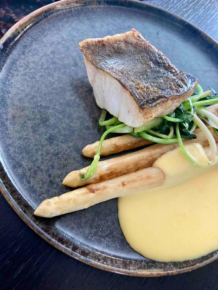 Lieu Jaune, Asperges Blanches Rôties, Sauce Hollandaise - Bistrot de la Comédie - 772434