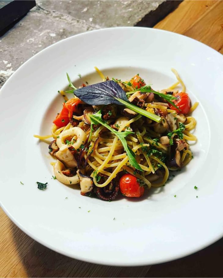 Liguini Maison, Poulpes Et Calamars - Restaurant L’Ecurie - 464232