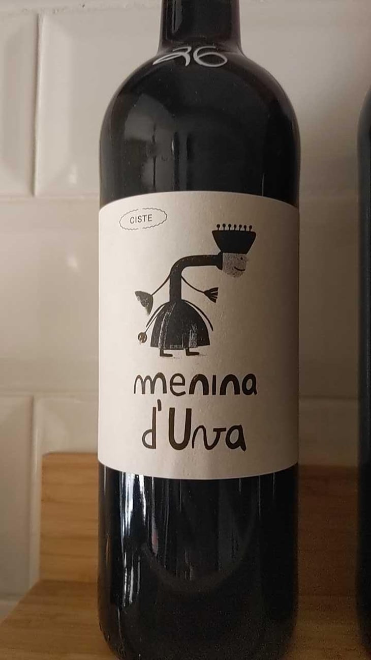 Líquen Branco - Menina D'Uva - Aline Domingues 