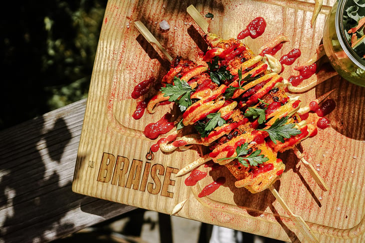 Maïs D'Annecy Aux Épices, Grillé À La Flamme - Ketchup Et Sauce Maison - La Braise - Chamonix - 801433