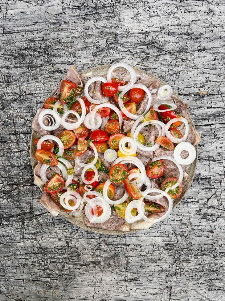 Marinated Beef With Tomatoes And Onions - Meinklang Hofladen - 785300