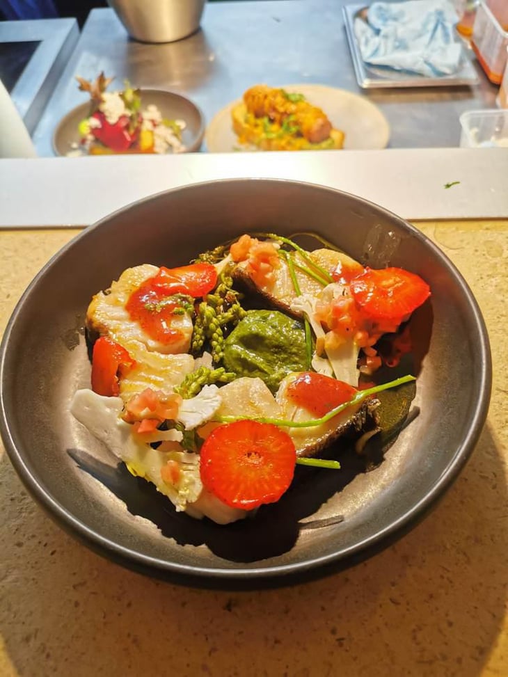 Merlu, Fraises, Asperges Sauvages - Monique, boire et manger - 488396