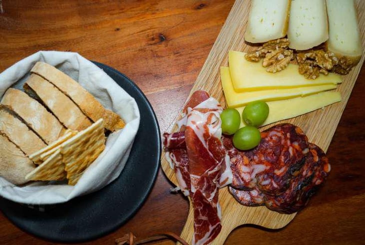 Mix Board - Bago Wine Bar - 587934