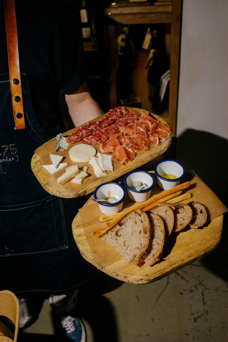 Mixed Platter Of Charcuterie And Cheeses - Winebar 0,75 [Sedmička] - 686701