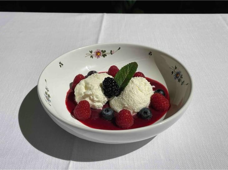 Mousse Di Yogurt Con Frutti Di Bosco - Osteria del vicolo nuovo - 808257
