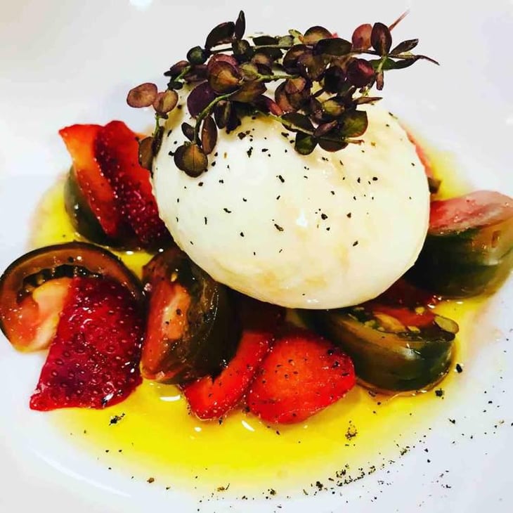 Mozza Di Bufala, Fraises, Tomates, Réduction De Notre Propre Vinaigre - La Cuisine-Comptoir - 360244