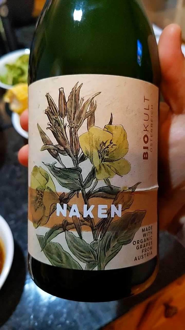 Naken - Meinklang - Weingut Michlits - Angela & Werner Michlits Jr. 