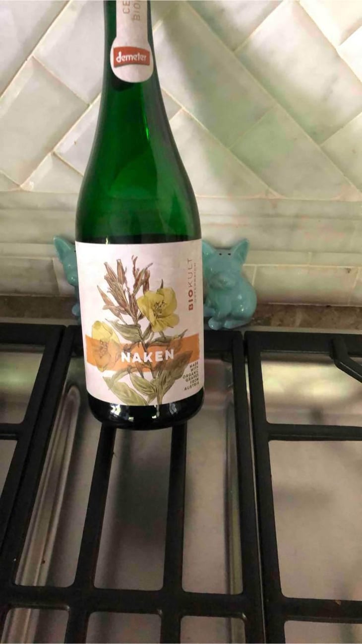 Naken - Meinklang - Weingut Michlits - Angela & Werner Michlits Jr. 