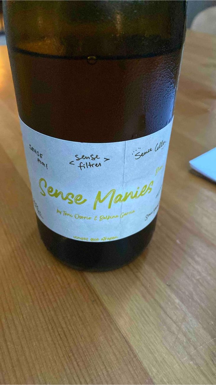 Sense Manies Blanc - Vinyes que Atrapen - Toni Osorio & Balbina Garcia -2020