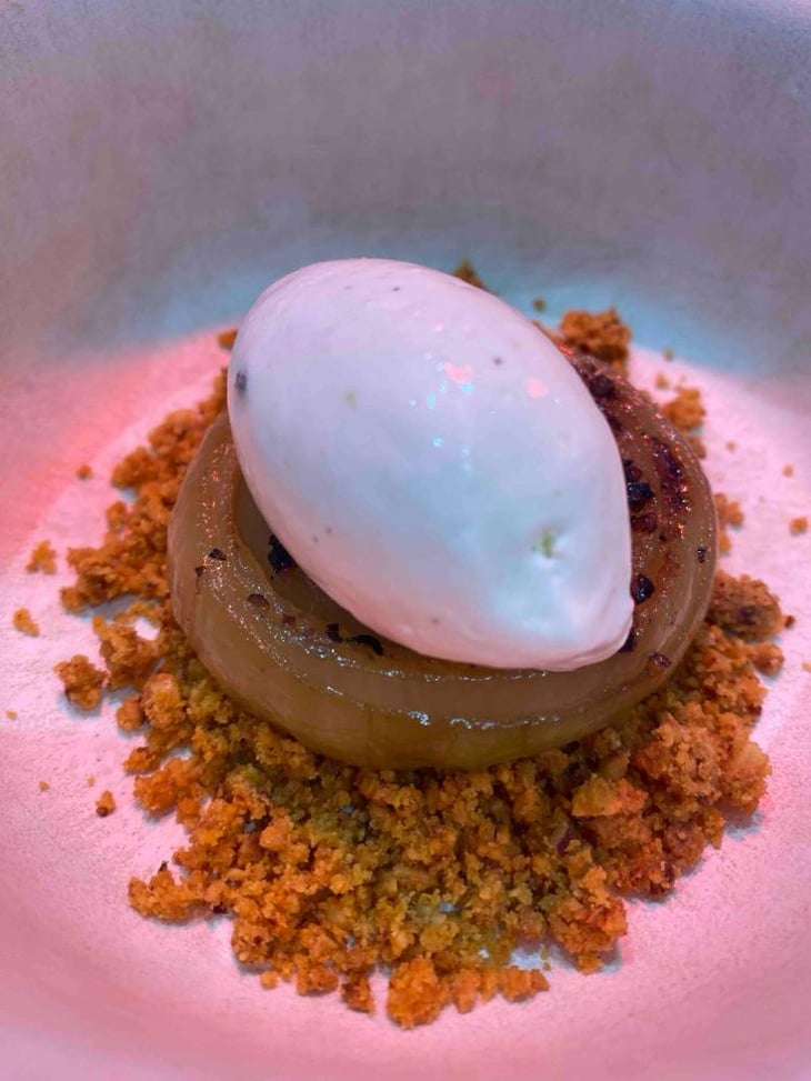 Oignon Caramélisé, Crumble Noisette Et Piment Fume, Crème Montée - Ja’ayl - 732398