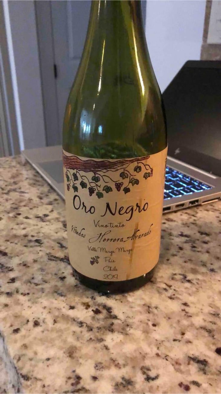 Oro Negro - Viñedos Herrera Alvarado - Carolina Alvarado & Arturo Herrera 