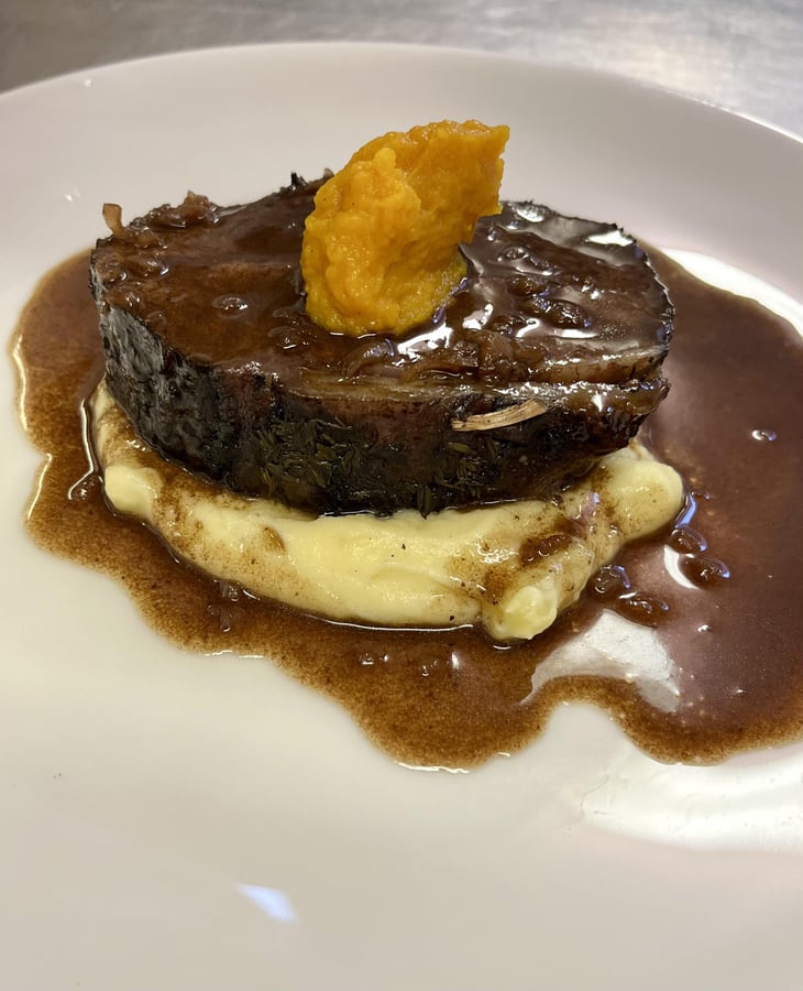 Paleron De Bœuf, Sauce Au Vin Rouge - Les Brigittines - 726581