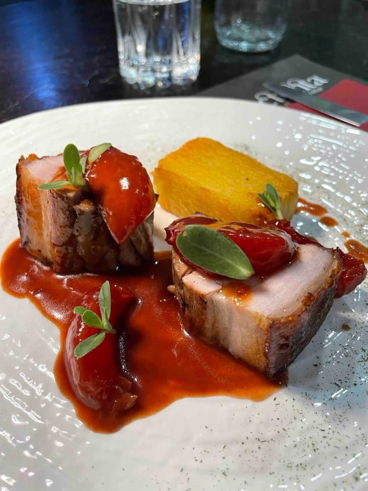 Pancetta Di Maiale, Susine Al Porto E Millefoglie Di Patata - Cronta Enoteca Winebar - 792151