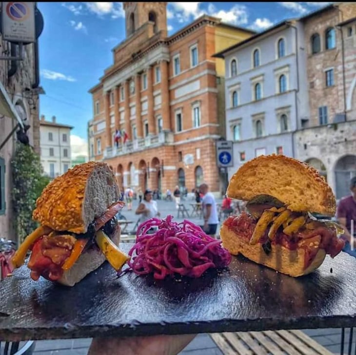 Panino Con Carpaccio Speziato E Verdure Croccanti - Enoteca Artemisia - 385423