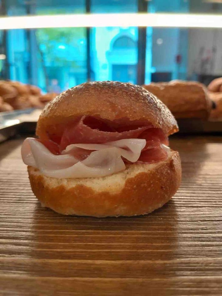 Panino Con Speck Di Schiena (Maiale Tranquillo) - Pagna - Panificio Artigianale - 616039
