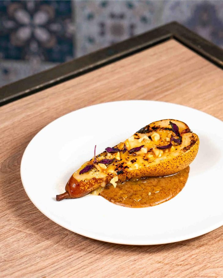 Pera Gratinata Com Gorgonzola, Noci, Miele E Salsa Di Pane Di Segale - OSTERIE TORINO - 730638