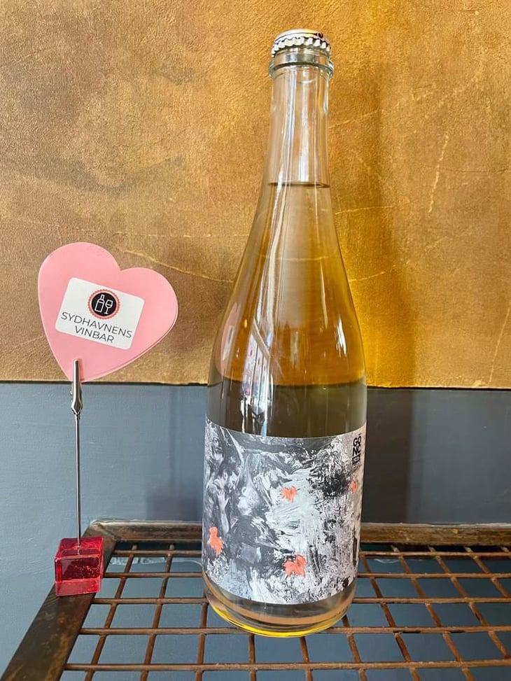 Pét-Nat Rosé Canvas - Gönc Winery / Grape Adbuction - Peter Gönc 