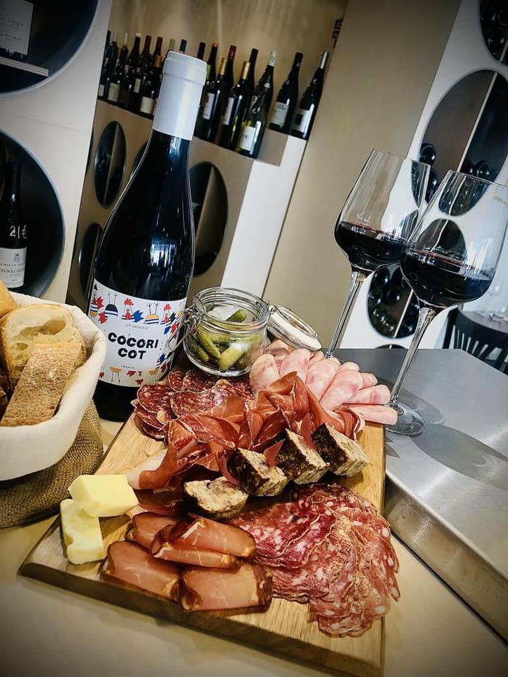 Petite Planche De Charcuterie À Partager. - Gare Aux Vins - 555693