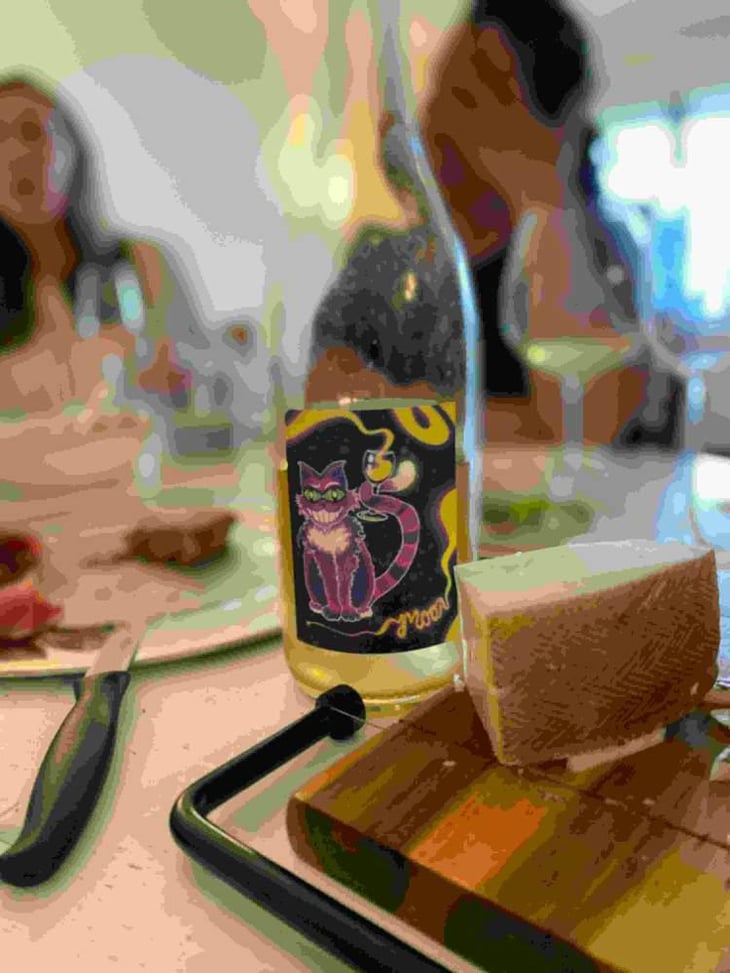 Phenomenal Cat - Mooa Wine - Mooa 
