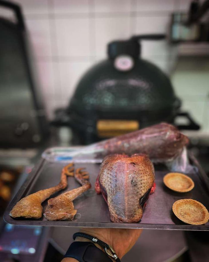 Pigeon De Chez Mieral Au Sang - Le Bistrot de Madeleine - 592564