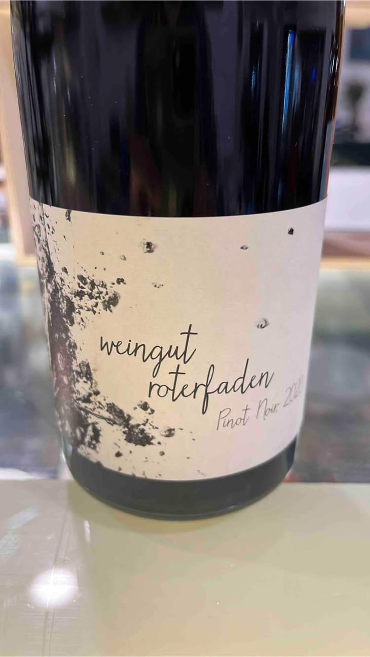 Pinot Noir - Weingut Roterfaden - Olympia Samara & Hannes Hofmann 